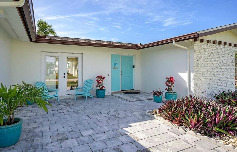 Lovers Key - Waterfront Stunner, Walk to Town! Villa in Cape Coral