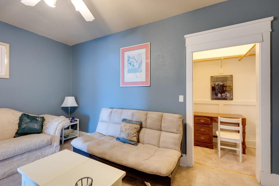Walkable Racine Retreat! 1 Mi to Lake Michigan Apartment in Racine