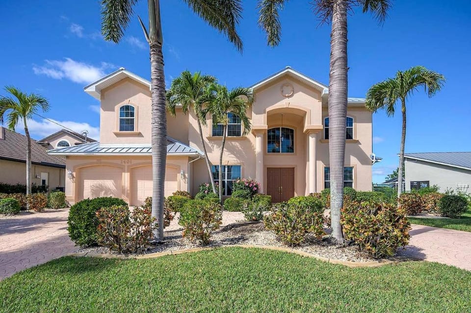 Magic Sunset - Luxurious Vacation Home with Gulf A Villa in Cape Coral