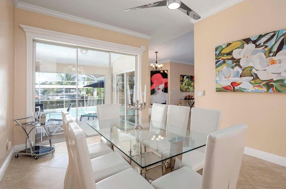 Malibu - top Location with Boat Dock Villa in Cape Coral