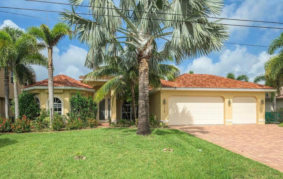 Marais is a Sunset Villa with a Pool and Canal Views Kayaks and Spa Villa in Cape Coral