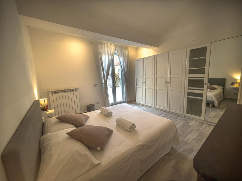 Bed, Balcony/Terrace, Photo of the whole room, Bedroom, internet, wardrobe