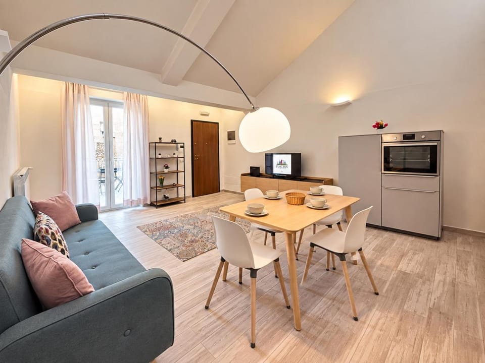 Kitchen or kitchenette, Living room, Seating area, Dining area, oven, pet friendly, stove