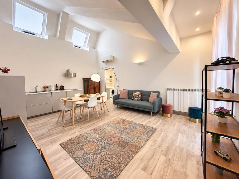 Kitchen or kitchenette, Living room, Seating area, Dining area