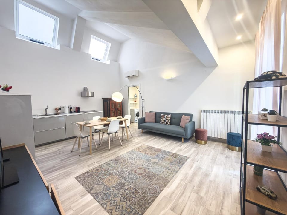 Day, TV and multimedia, Kitchen or kitchenette, Living room, Seating area, Time of day, cot, oven, soundproof, kitchen