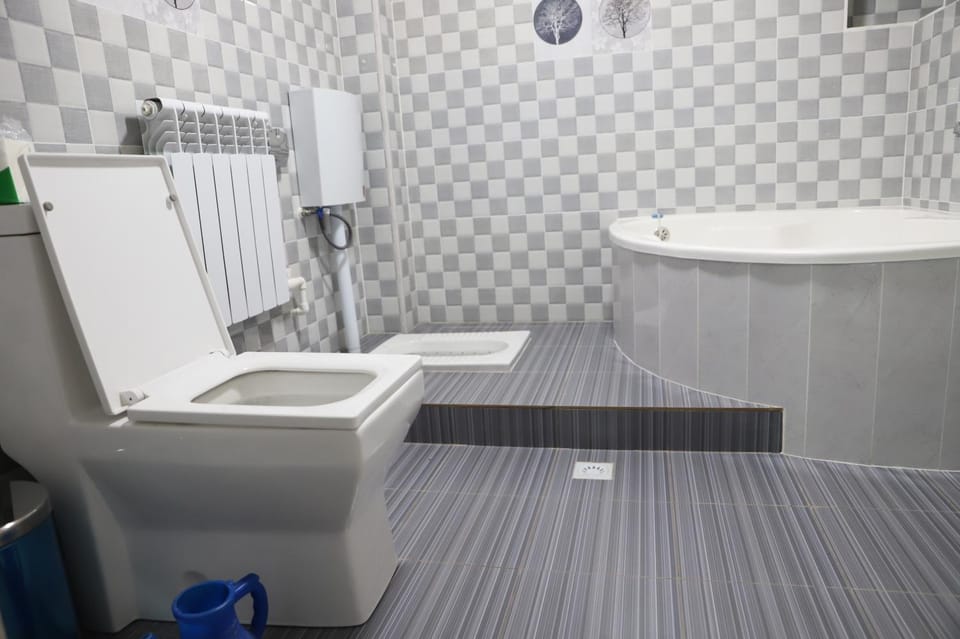 Toilet, Bath