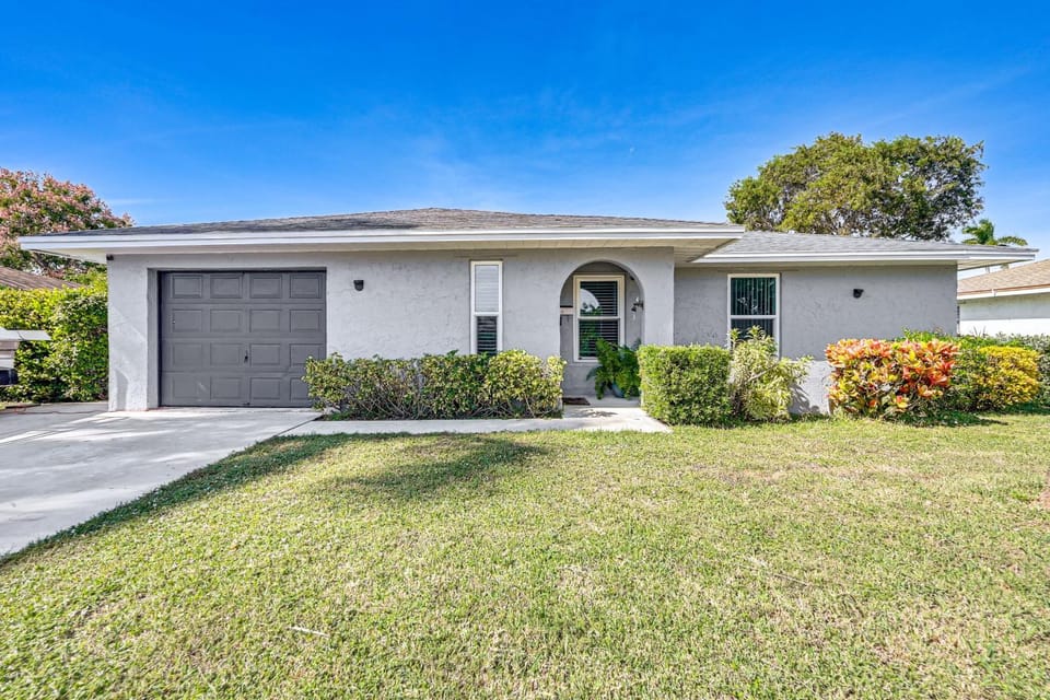 Near 5th Ave & Beach! Family-Friendly Naples Home House in Naples