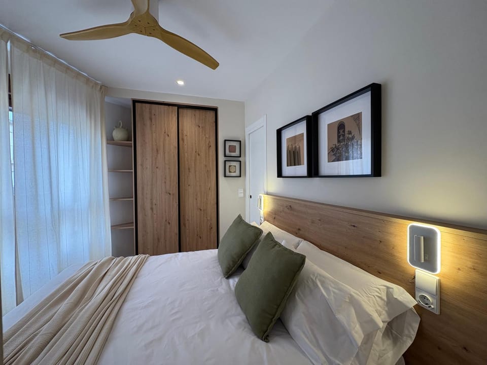 Bed, Photo of the whole room, Bedroom, wardrobe