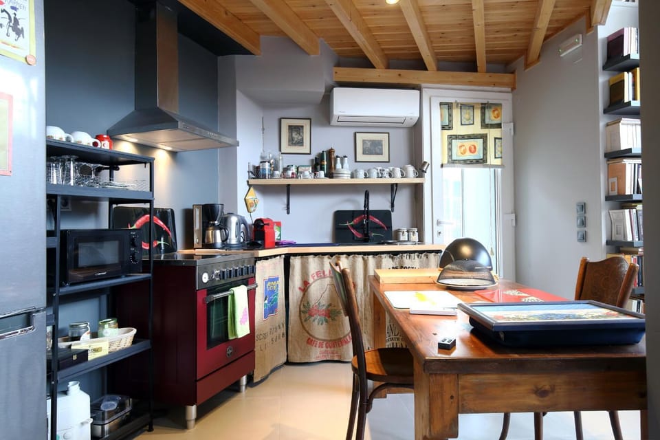 Kitchen or kitchenette, Dining area, oven, stove