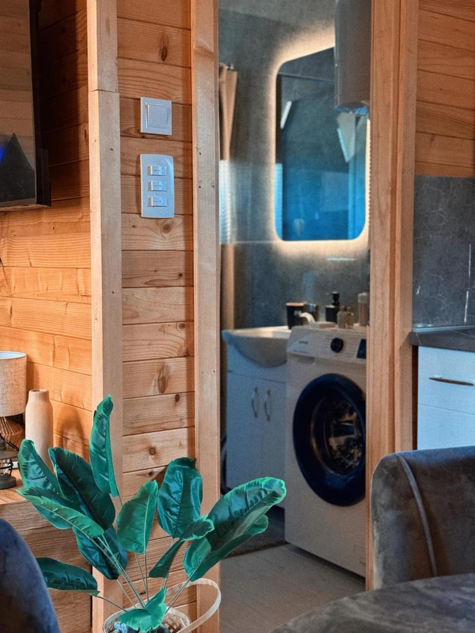 Kitchen or kitchenette, washing machine