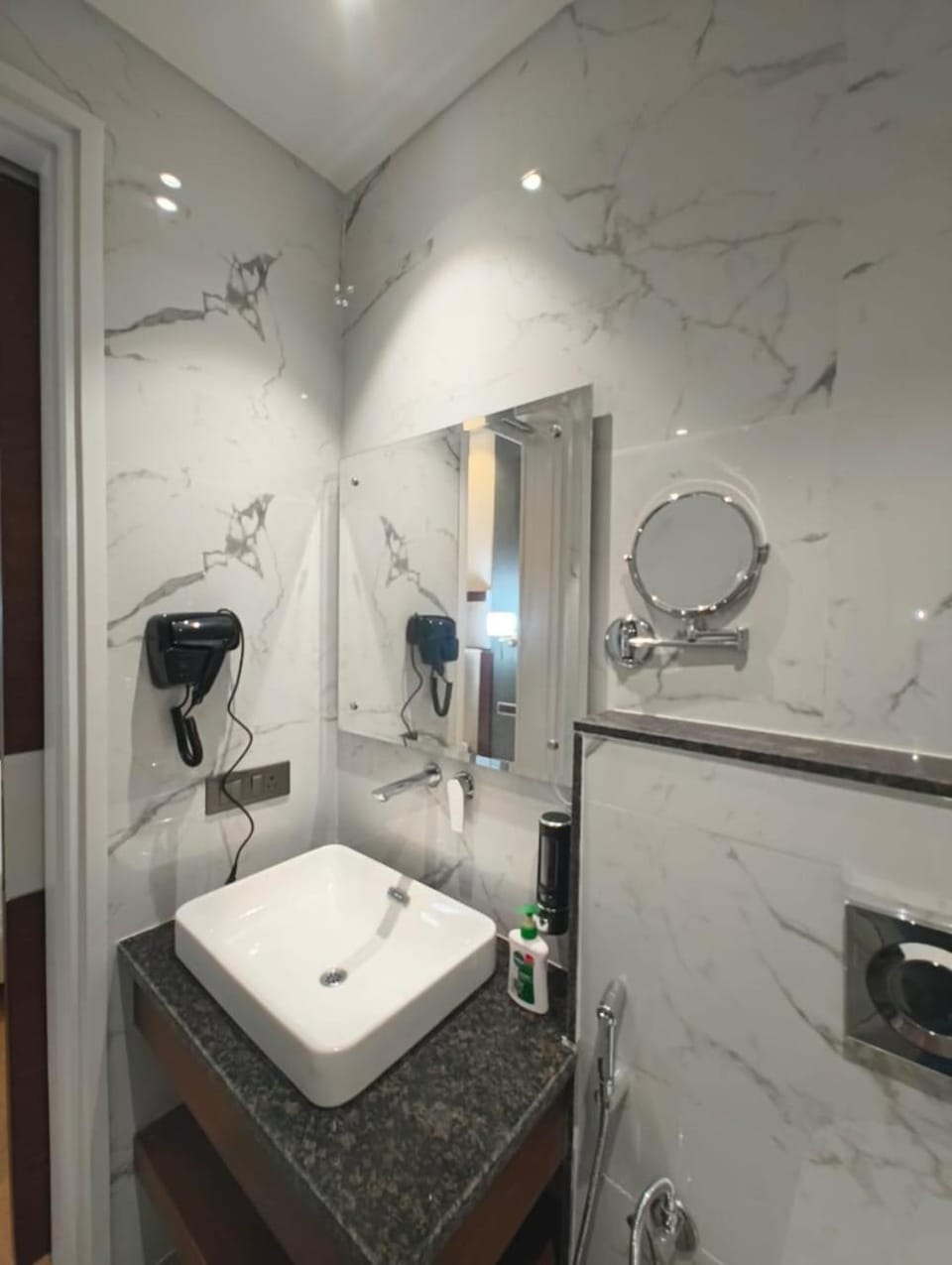 Toilet, Bathroom, towels