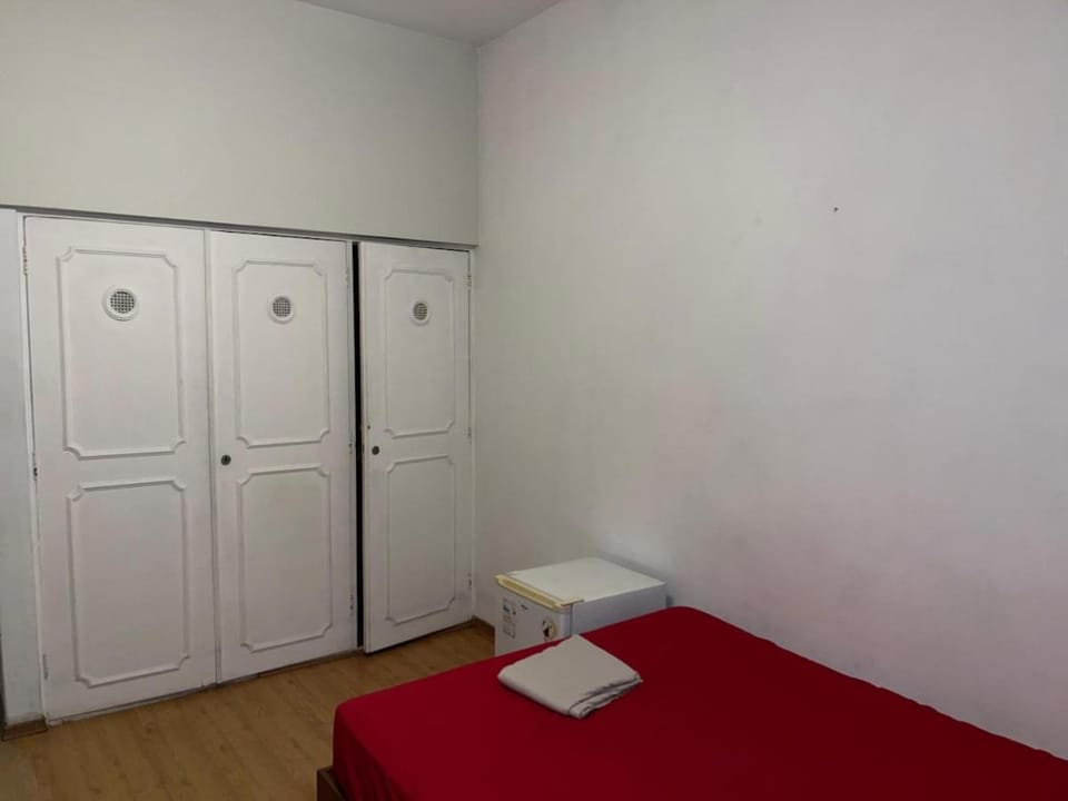 Hospede-se em Copacabana - Apto Compartilhado ou Inteiro Privado- Ate 17 pax Apartment in Rio de Janeiro