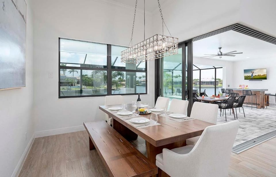 My Kinda Party - Luxury Rental in Walking Distance to Cape Harbor Villa in Cape Coral