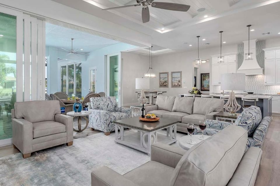 Mystique - Luxury Waterfront Home Villa in Cape Coral