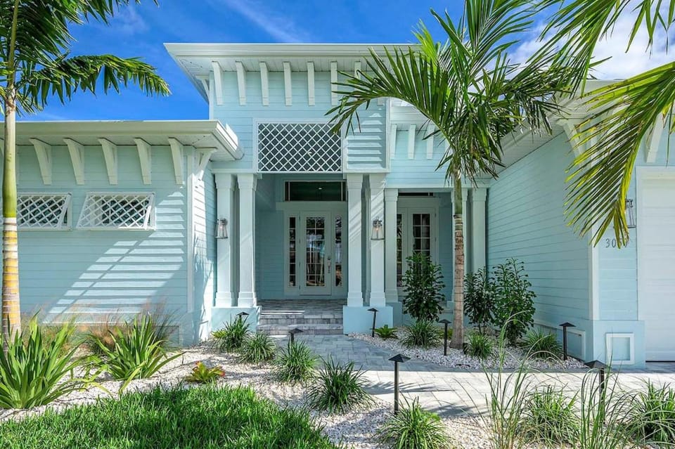 Mystique - Luxury Waterfront Home Villa in Cape Coral