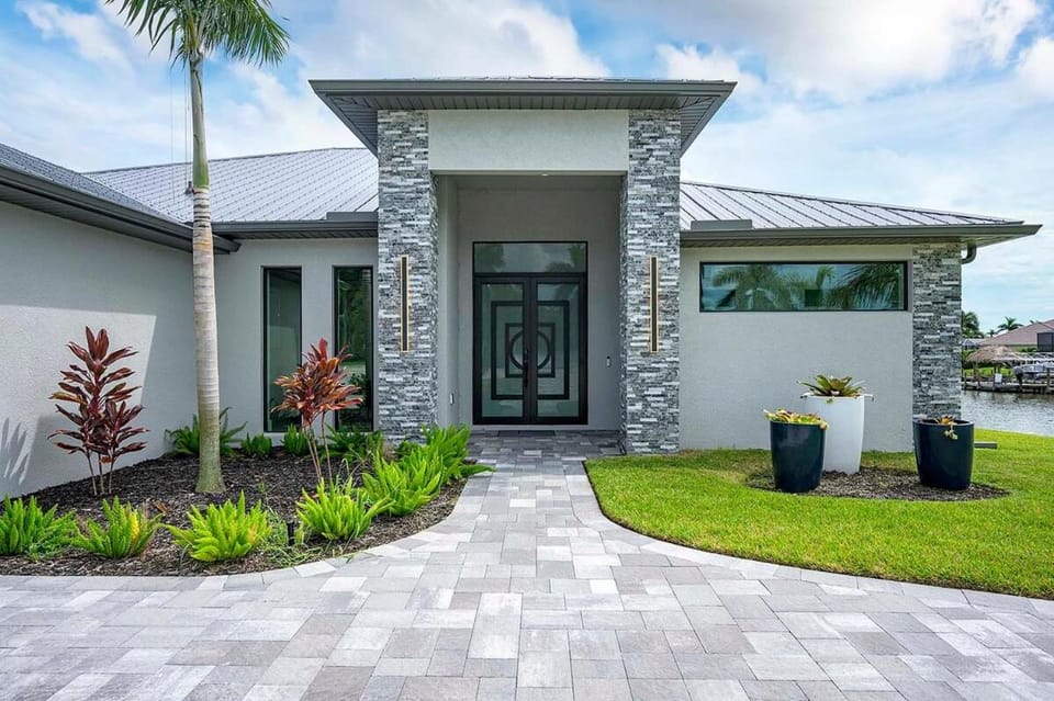 Morning Glory - Walking Distance to Surfside Shops Villa in Cape Coral