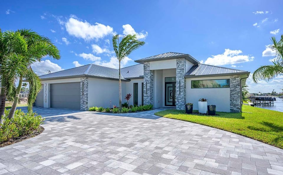 Morning Glory - Walking Distance to Surfside Shops Villa in Cape Coral
