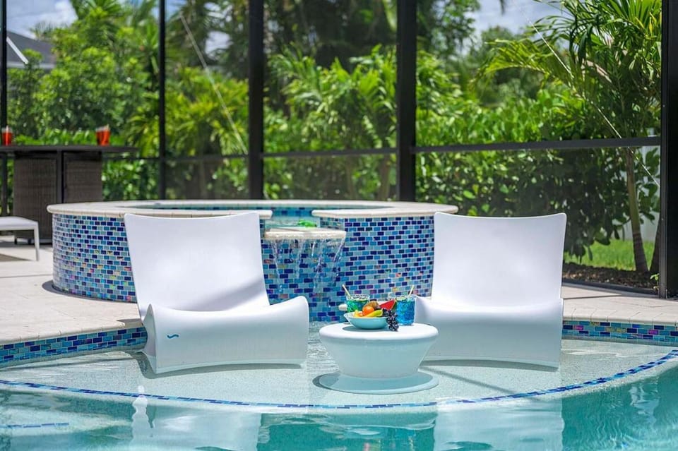 Margarita Ville - with Pool, Jacuzzi & Salt Water Villa in Cape Coral