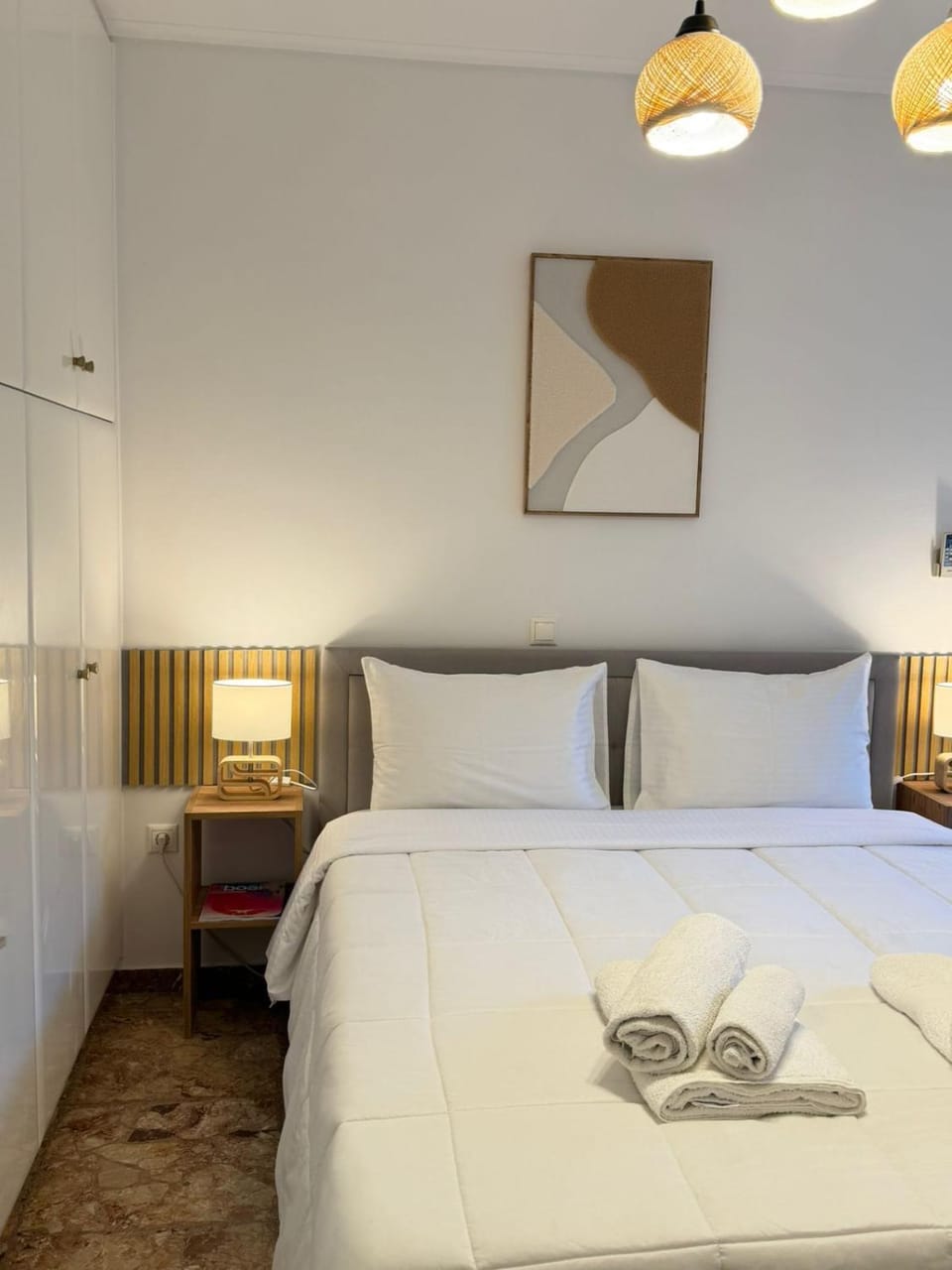 Bed, Photo of the whole room, Bedroom, towels