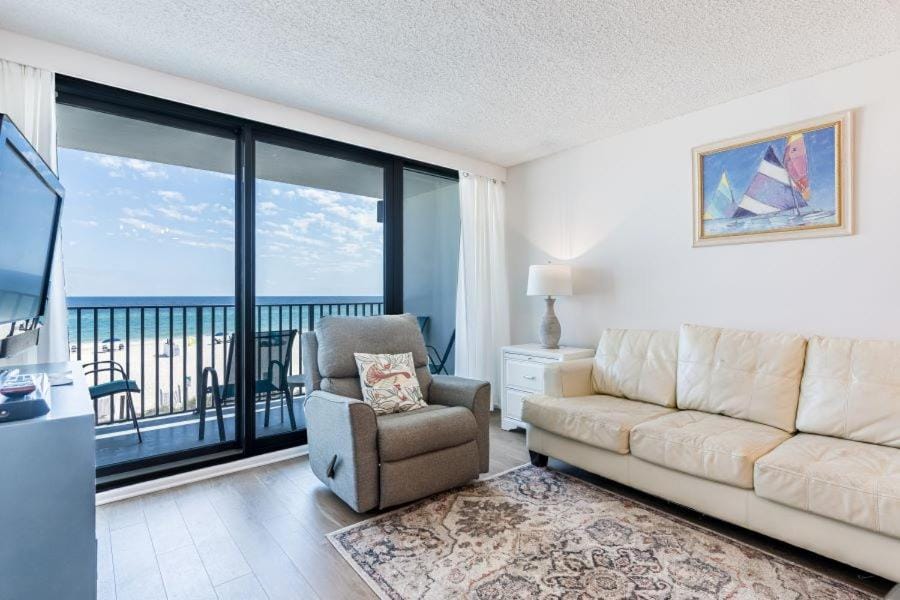 Island Sunrise 266 by Youngs Suncoast Apartment in Gulf Shores