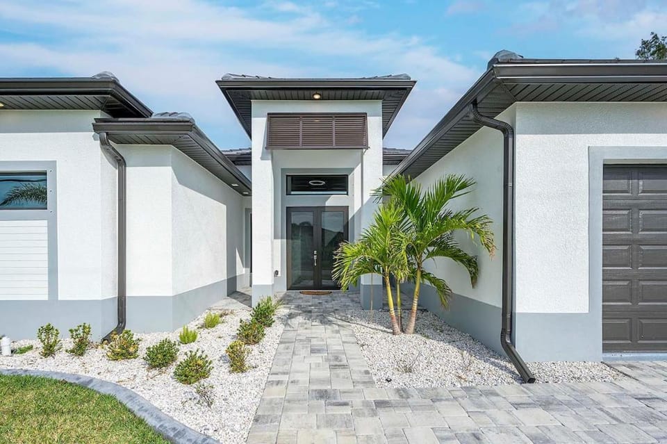 Paradiso - Modern Style Vacation Villa Villa in Cape Coral