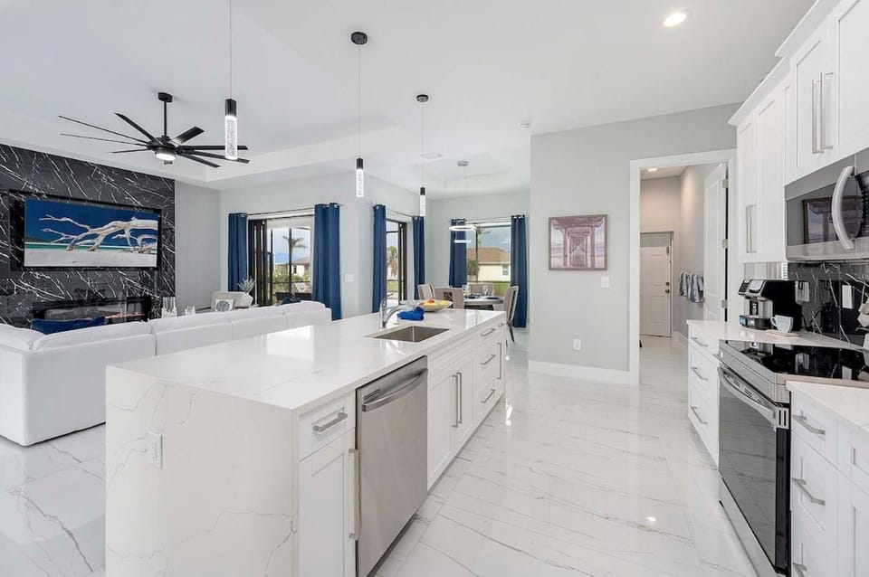 Paradiso - Modern Style Vacation Villa Villa in Cape Coral