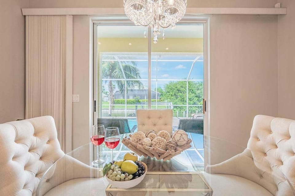 Porto al Mare, 4 bedroom house Villa in Cape Coral