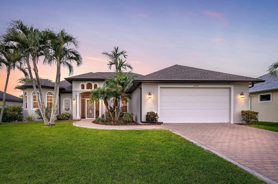 Porto al Mare, 4 bedroom house Villa in Cape Coral