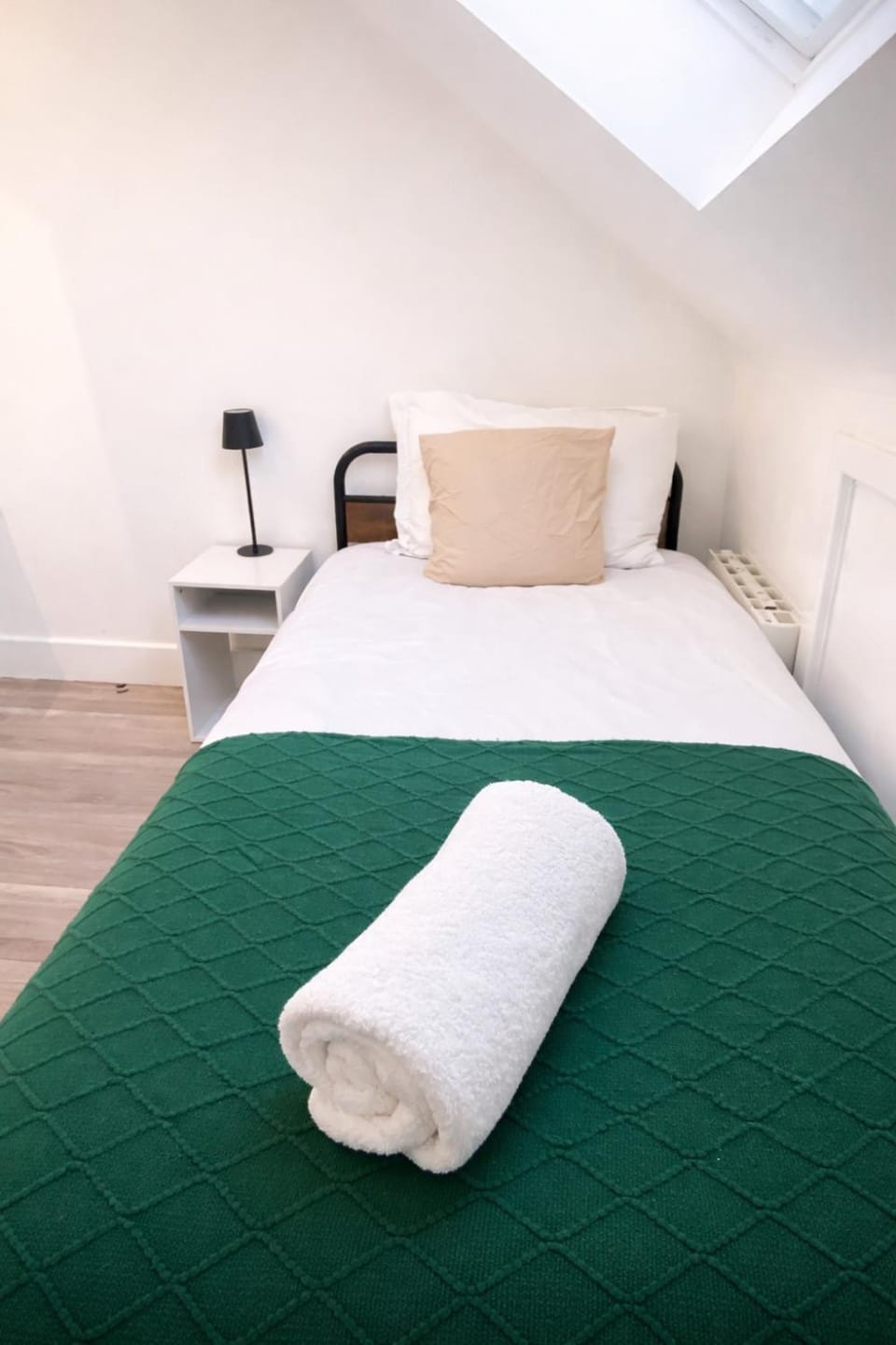 Bed, Photo of the whole room, Bedroom, towels