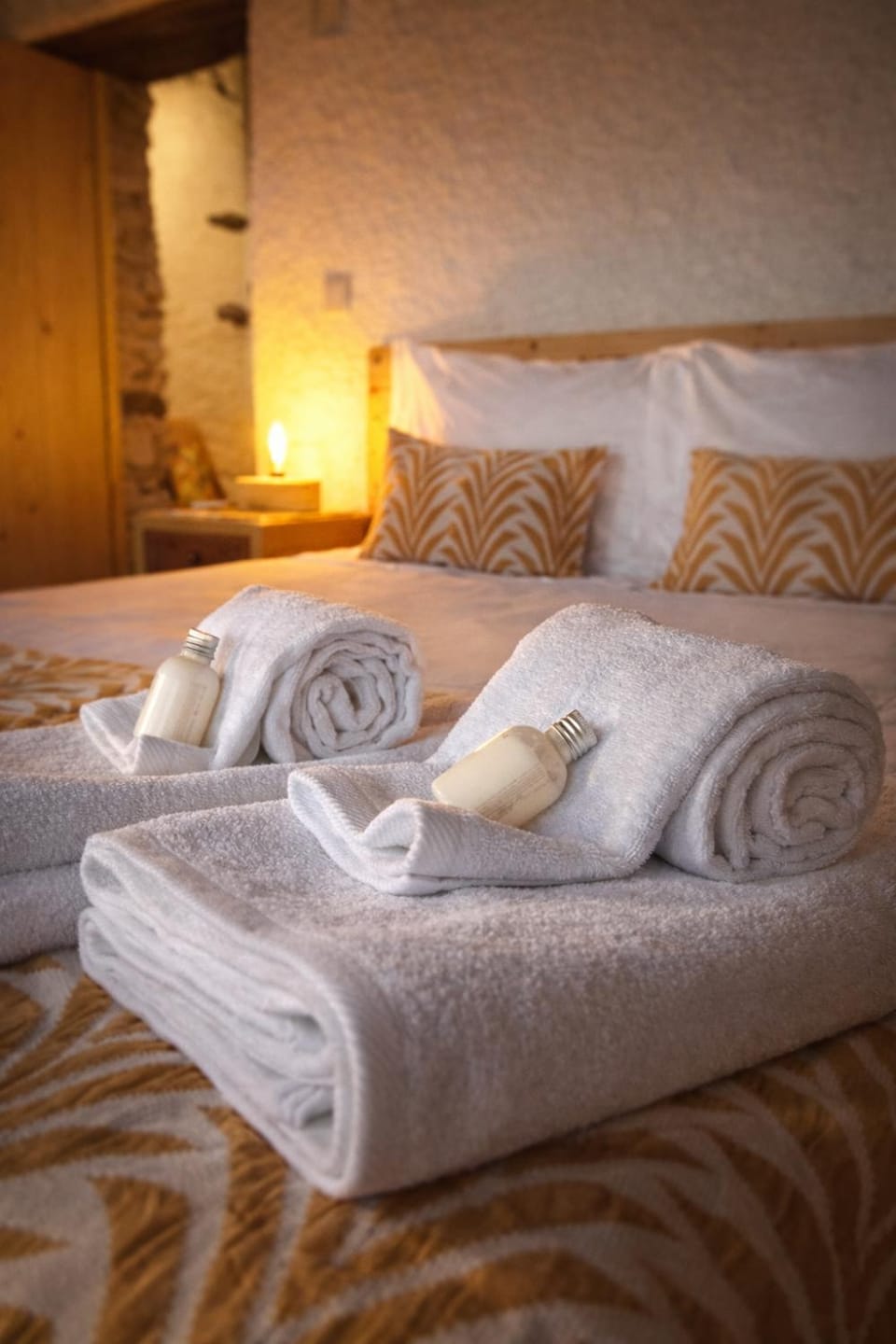 Bedroom, towels