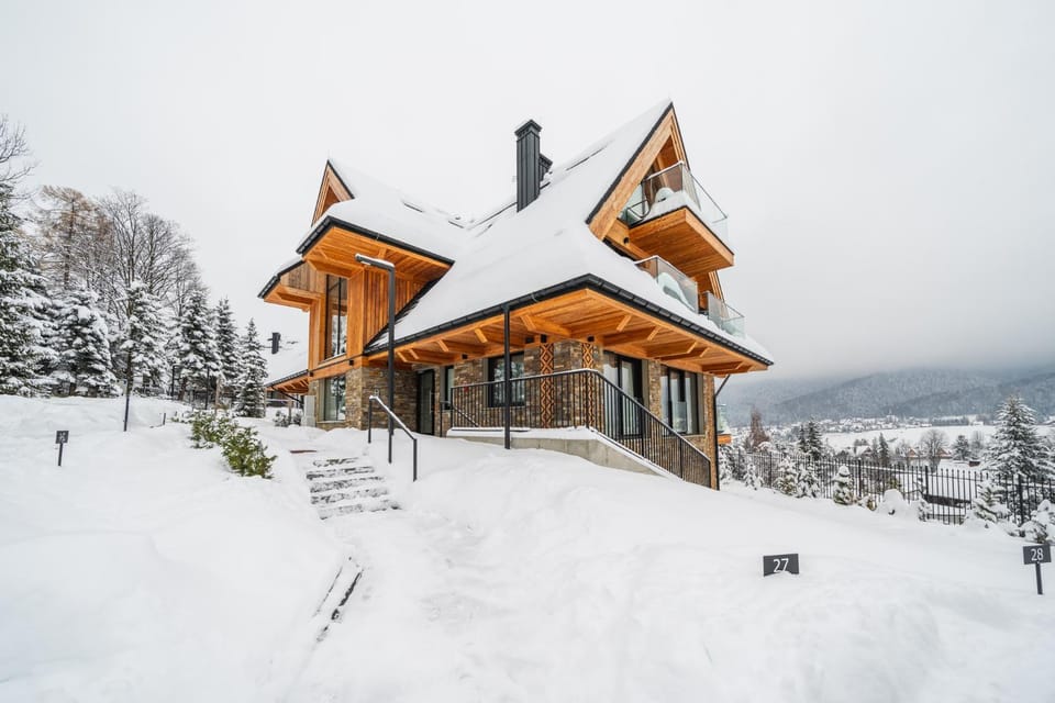 Property building, Day, Natural landscape, Winter, Mountain view