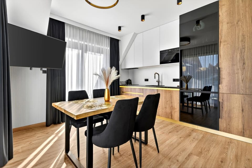 Kitchen or kitchenette, Living room, Seating area, Dining area, stove