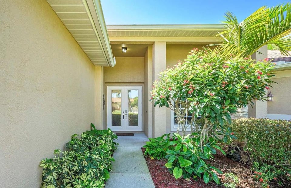 Samuel 4 bedroom newly renovated Villa in Cape Coral