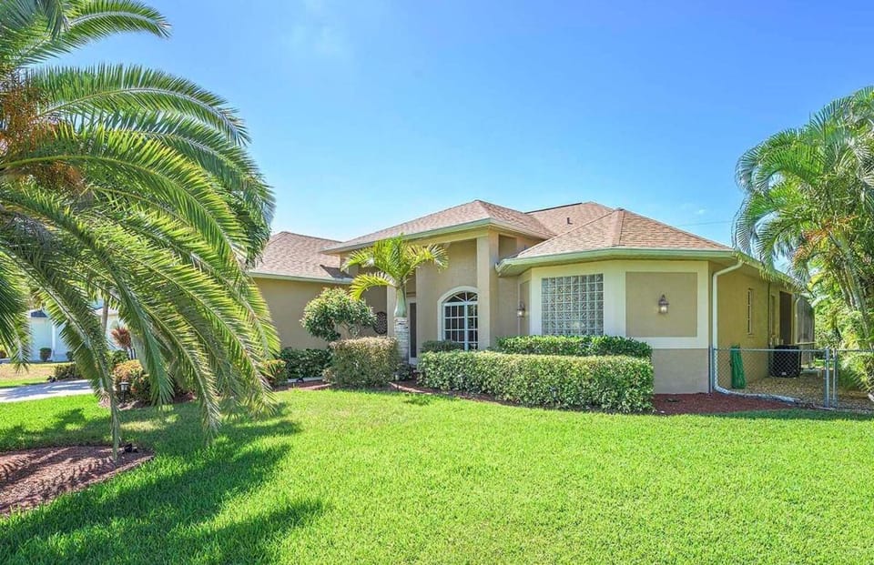 Samuel 4 bedroom newly renovated Villa in Cape Coral