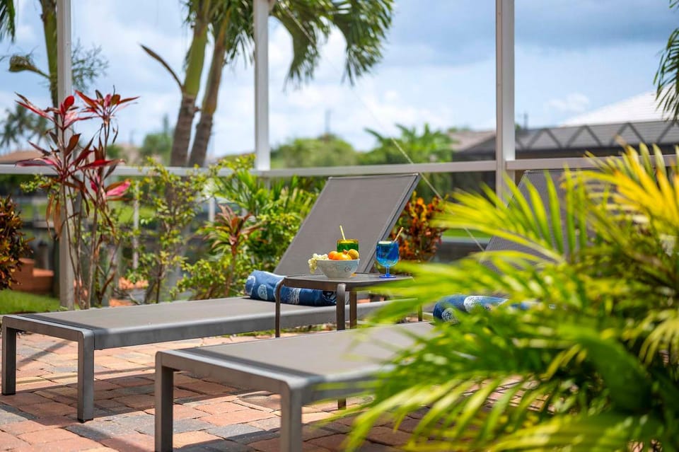 Sand By Me Stylish Retreat Golf Access and Near Pelican Sports Villa in Cape Coral