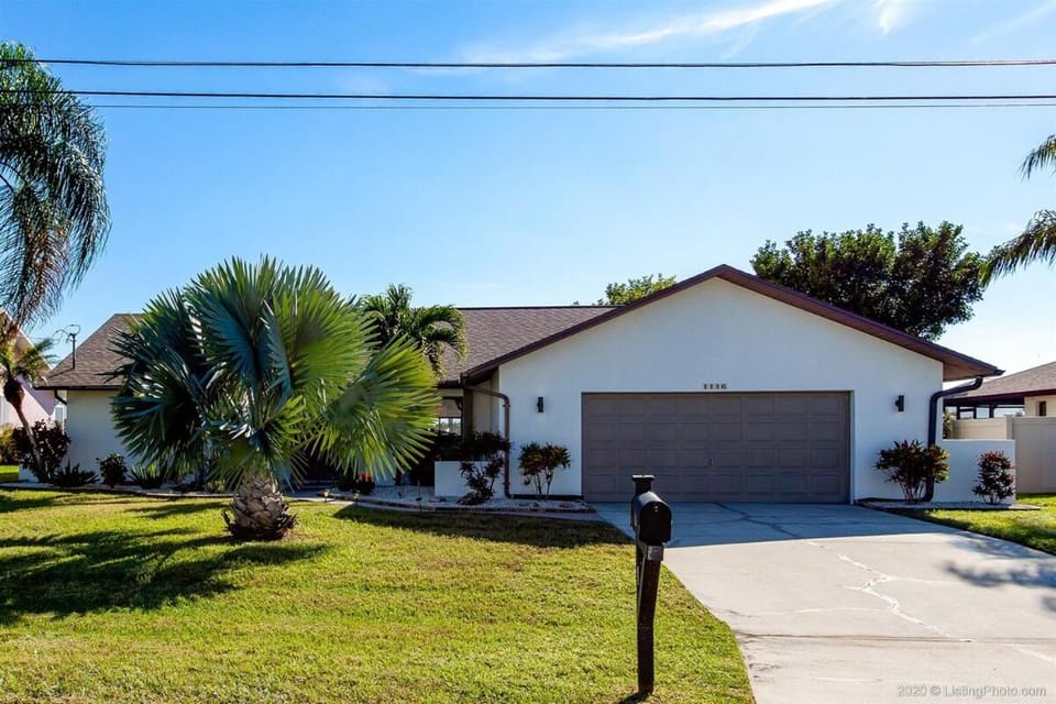 Shamrock Lakes - Lake View - Relaxing Pool & Dock Villa in Cape Coral