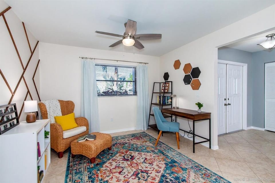Shamrock Lakes - Lake View - Relaxing Pool & Dock Villa in Cape Coral