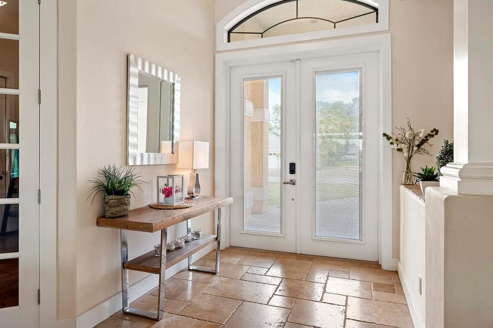 Silhouette - Upscale Home with Relaxing Outdoor Living Villa in Cape Coral