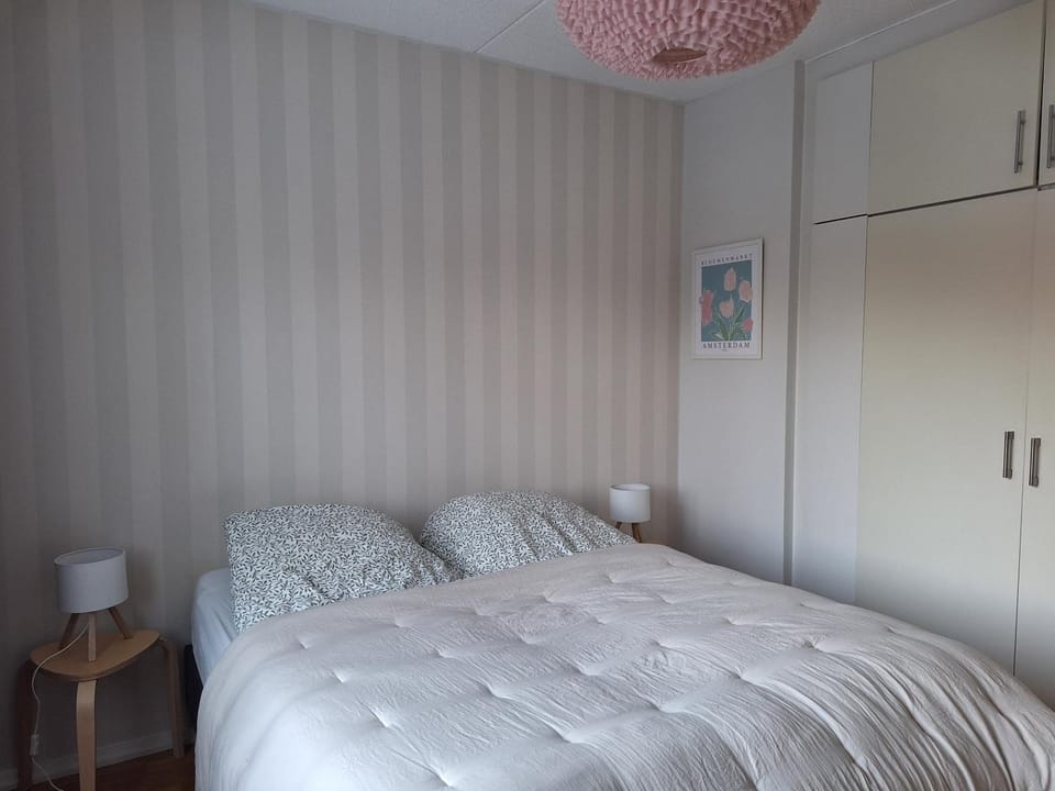 Bed, pet friendly, pet friendly