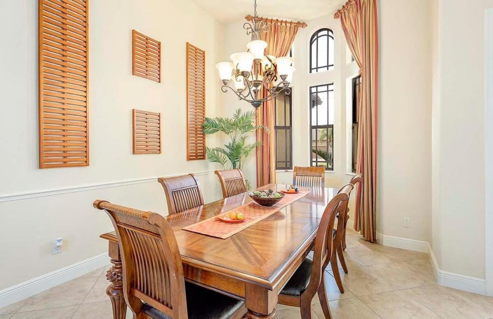 Starfish - Outdoor Kitchen, Boat Dock & Tikki Hut Villa in Cape Coral