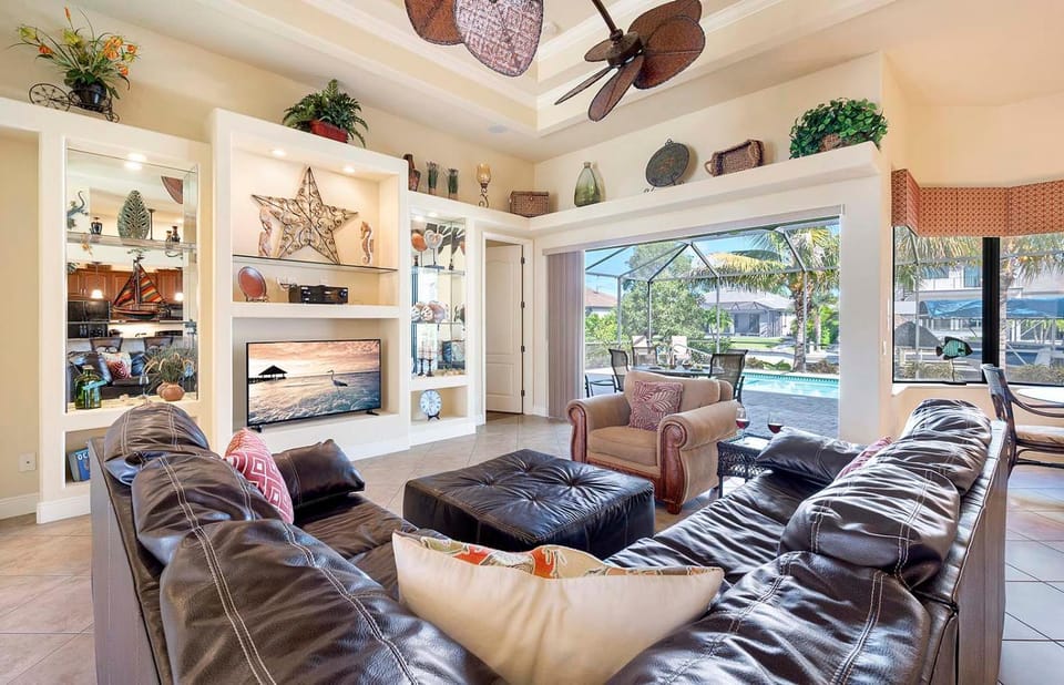 Starfish - Outdoor Kitchen, Boat Dock & Tikki Hut Villa in Cape Coral