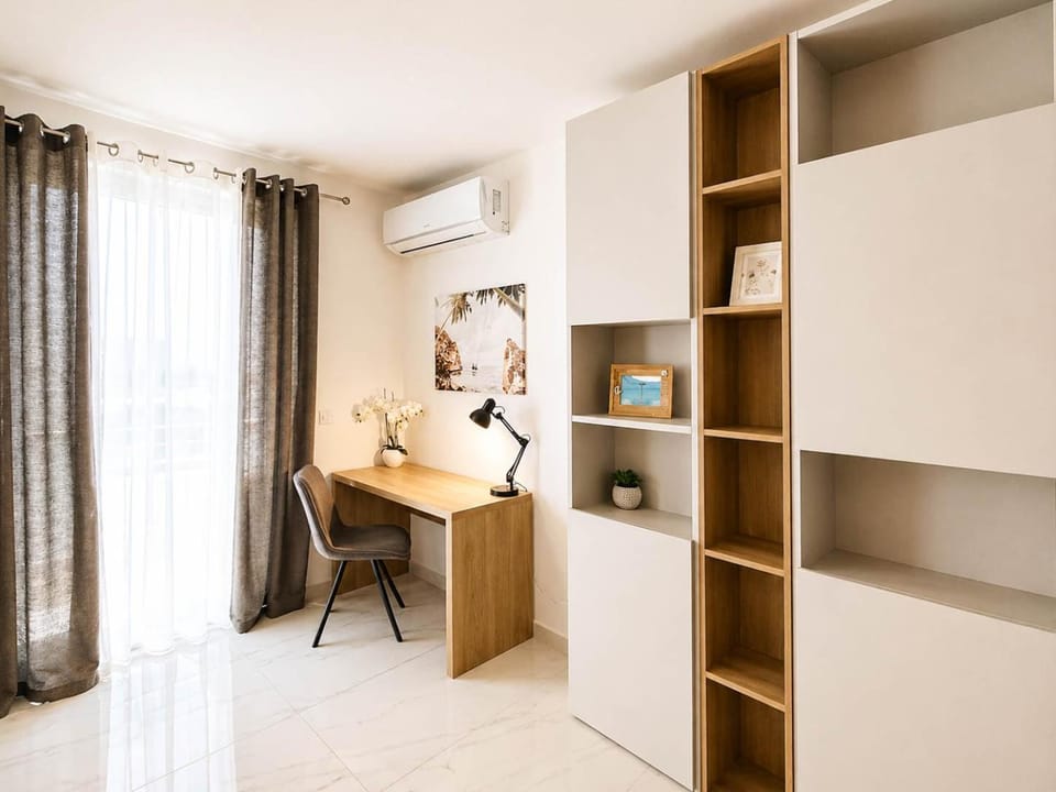 Living room, air conditioner