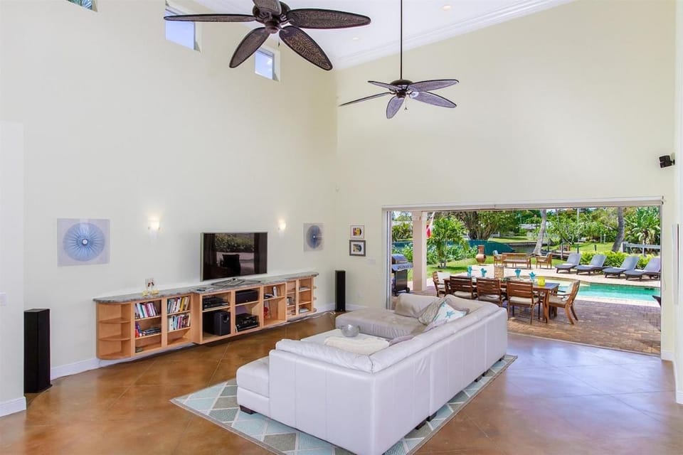 Sunnyside - Pool, Hot Tub & Direct access to River Villa in Fort Myers