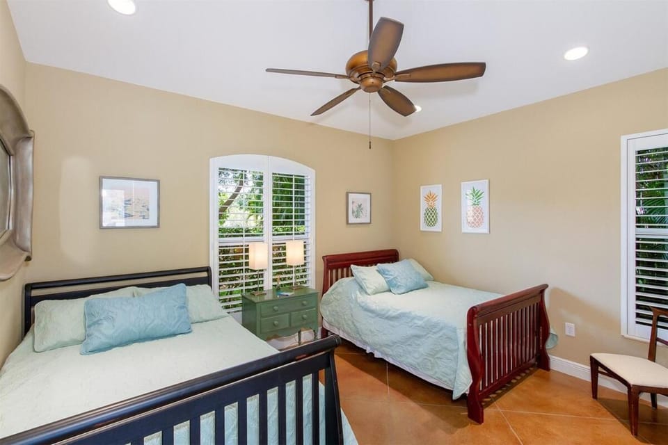 Sunnyside - Pool, Hot Tub & Direct access to River Villa in Fort Myers