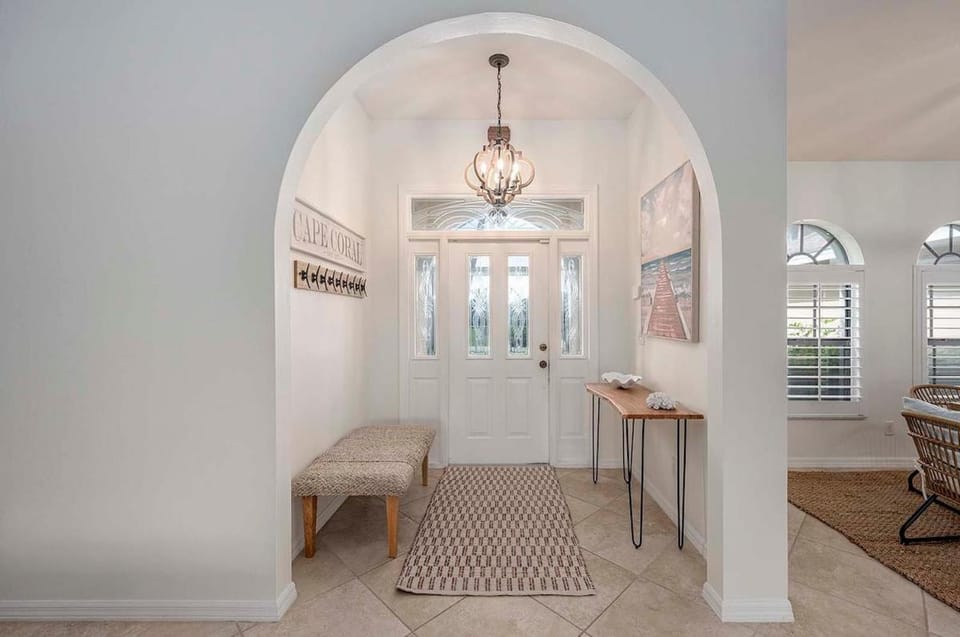 Sunset Pier - Cozy waterfront Vacation Rental Cape Villa in Cape Coral