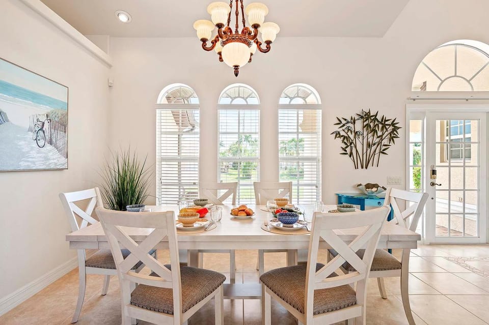 Sunsets in Paradise - Amazing Waterfront Vacation Villa Villa in Cape Coral