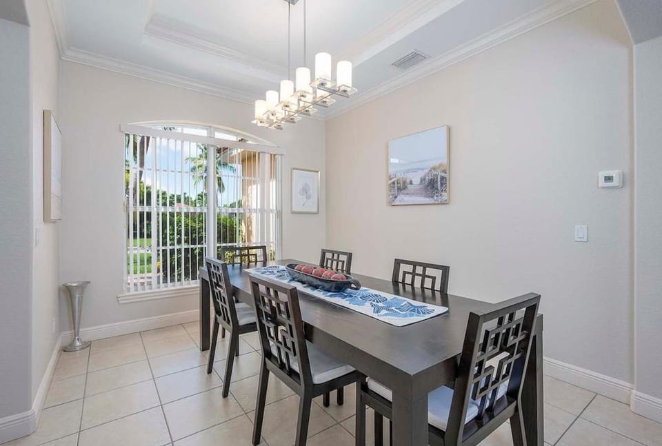 Sunshine-Quiet Cape Coral Neighborhood - Tiki Hut Villa in Cape Coral