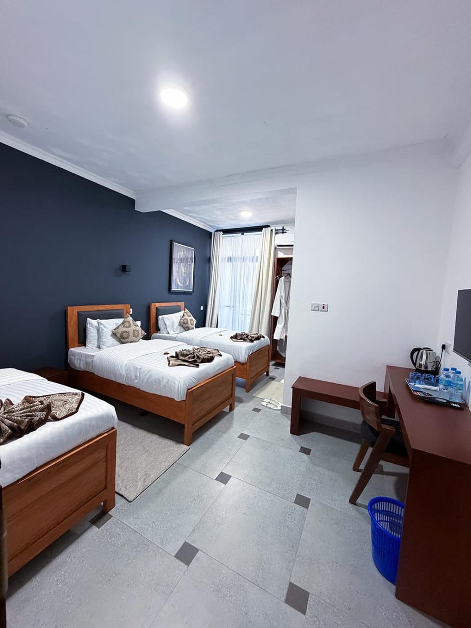Bed, TV and multimedia, Photo of the whole room
