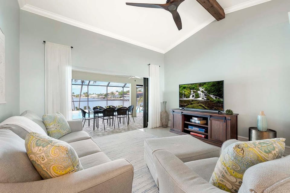 Sweet Cove of Mine - Luxury Home with Gulf Access Villa in Cape Coral