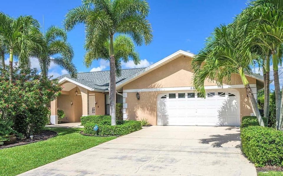 Sweet Retreat - Near to the Caloosahatchee River Villa in Cape Coral